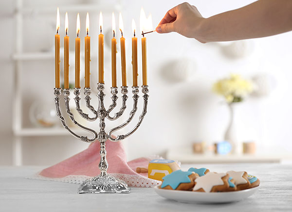 Hanukkah_candles